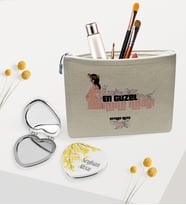 BK Gift Kişiye Özel Anne Adayı Keten Makyaj Çantası ve Kalp Ayna Hediye Seti-2 (Model 1)