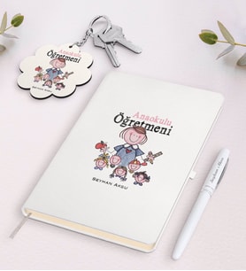 BK Gift Kişiye Özel Anaokulu Öğretmeni Beyaz Defter Kalem Ve Anahtarlık Hediye Seti-2 (Model 1)