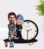 BK Gift Kişiye Özel Sevgililer Karikatürlü Ahşap Biblo Masa Saati-7 (Beyaz)