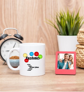 Yazılımcı Beyaz Kupa Bardak ve Kırmızı Mini Fotoğraf Çerçevesi