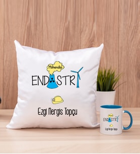 Endüstri Mühendisi Kare Yastık ve Mavi Kupa Bardak