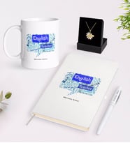 BK Gift Kişiye Özel İngilizce Öğretmeni Beyaz Kupa Defter Kalem ve İsimli Papatya Kolye Hediye Seti-4 (Model 1)