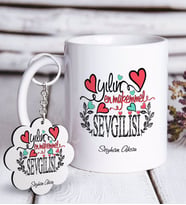 BK Gift Kişiye Özel Yılın En Mükemmel Sevgilisi Beyaz Kupa ve Anahtarlık Hediye Seti (Model 1)