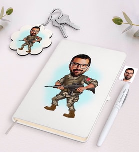 BK Gift Kişiye Özel Asker Karikatürlü Beyaz Defter Kalem ve Anahtarlık Hediye Seti-1 (Model 1)
