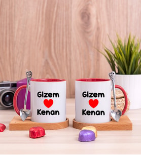 Sevgililere Özel İsim Yazılı Ahşap Altlıklı İkili Kırmızı Kupa Bardak