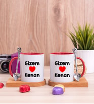 Sevgililere Özel İsim Yazılı Ahşap Altlıklı İkili Kırmızı Kupa Bardak
