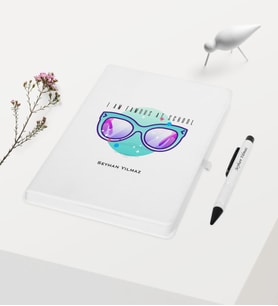 BK Gift Kişiye Özel Okulda Ünlüyüm Temalı Beyaz Defter Kalem Hediye Seti - 1