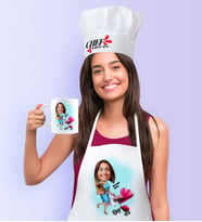 BK Gift Kişiye Özel Ev Hanımı Anne Karikatürlü Mutfak Önlüğü Aşçı Şapkası ve Kupa Seti-1 (Beyaz)