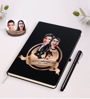 BK Gift Kişiye Özel Yılın En Mükemmel Çifti Karikatürlü Siyah Defter ve Kalem Hediye Seti-6
