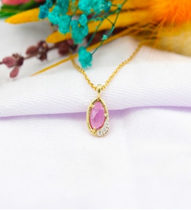 14 Ayar Altın Doğal Pembe Turmalin ve Pırlanta Taşlı Minimalist Kolye