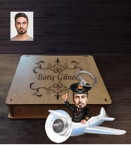 Kişiye Özel Pilot Karikatürlü  Ahşap Anahtarlık Kutulu Bay-4