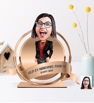 BK Gift Kişiye Özel Yılın En Mükemmel Bayan Patronu Karikatürlü 3D Ahşap Biblo Plaket