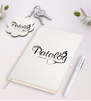 BK Gift Kişiye Özel Patolog Beyaz Defter Kalem ve Anahtarlık Hediye Seti (Model 1)