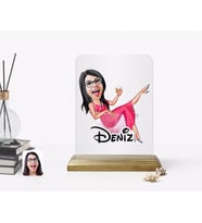 BK Gift Kişiye Özel Patroniçe Karikatürlü Ahşap Standlı Çerçeve (Beyaz)