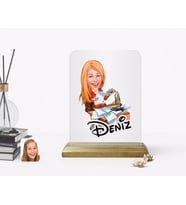 BK Gift Kişiye Özel Kadın Patron Karikatürlü Ahşap Standlı Çerçeve-6 (Beyaz)