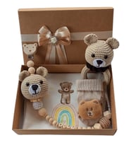 Hoşgeldin Bebek, Unisex, Yenidoğan Bebek, Amigurumi İsimli Emzik Askısı ve Ayıcık Baskılı Badi Hediye Seti
