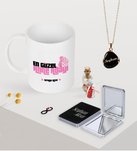 BK Gift Kişiye Özel En Güzel Anne Adayı Kupa Ayna ve Siyah Mineli Kolye Seti-1 (Model 1)