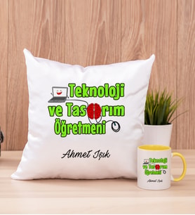 Teknoloji ve Tasarım Öğretmeni Kare Yastık ve Sarı Kupa Bardak
