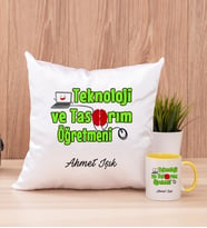 Teknoloji ve Tasarım Öğretmeni Kare Yastık ve Sarı Kupa Bardak