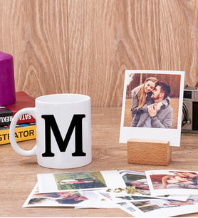 Baş Harfli Beyaz Kupa Bardak ve Ahşap Standlı Polaroid Set