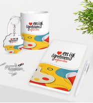 BK Gift Kişiye Özel En İyi Öğretmen Kupa Anahtarlık Beyaz Defter Kalem Hediye Seti-4 (Model 1)