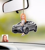 BK Gift Kişiye Özel Bayan Toyota C-HR Karikatürlü Ahşap Araba Dikiz Ayna Süsü (Beyaz)