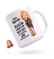 BK Gift Kişiye Özel Kadın Her Şey Yolundaymış Gibi Karikatürlü Beyaz Kupa Bardak-1