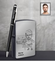 Kişiye Özel Yılbaşı Erkek Karikatürlü Siyah Çakmak Kalem Hediye Seti Model-11 (Model 1)