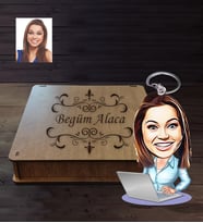 Kişiye Özel İş Kadını Karikatürlü  Ahşap Anahtarlık Kutulu Bayan-7