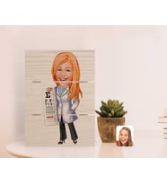 BK Gift Kişiye Özel Kadın Göz Doktoru Karikatürlü Otantik Masaüstü Ahşap Palet Çerçeve (Beyaz)