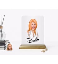 BK Gift Kişiye Özel Kadın Model Karikatürlü Ahşap Standlı Çerçeve (Beyaz)