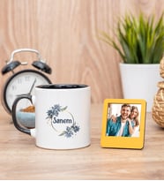 İsme Özel Çiçek Desenli Siyah Kupa Bardak ve Sarı Mini Fotoğraf Çerçevesi