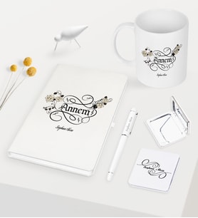 BK Gift Kişiye Özel Kaligrafi Annem Beyaz Defter Kalem Kupa Ayna Seti (Model 1)