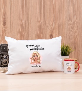 Eyeliner Gibiyim Çekemiyorlar Dikdörtgen Yastık ve Kırmızı Kupa Bardak