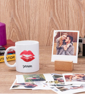Dudak Tasarım Beyaz Kupa Bardak ve Ahşap Standlı Polaroid Set