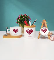 Sevgiliye Hediye Love Tasarımlı Sevgili Ahşap Altlıklı Fincan Kalemlik ve Ahşap Anahtarlık Hediye Seti