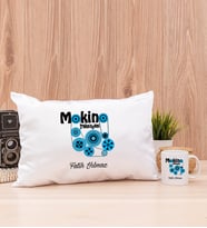 Makine Teknisyeni Dikdörtgen Yastık ve Beyaz Kupa Bardak