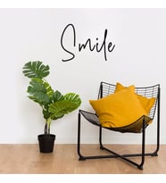 New Jargon - El Yazısı ile Yazılmış Smile Duvar Yazısı Sticker 60x41cm - Siyah