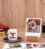 Sevgililere Özel İsim Yazılı Siyah Fincan ve Ahşap Standlı Polaroid Set