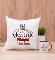 Elektrik Teknisyeni Kare Yastık ve Mavi Kupa Bardak