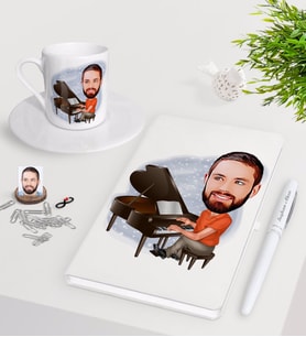 BK Gift Kişiye Özel Erkek Piyanist Karikatürlü Beyaz Defter Kalem Türk Kahvesi Fincanı Seti (Model 1)