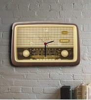 BK Gift Kişiye Özel Retro Radyo Tasarımlı Ahşap Duvar Saati  1