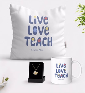BK Gift Kişiye Özel Yaşa Sev Öğret Beyaz Kupa Yastık ve İsimli Papatya Kolye Hediye Seti-1 (Model 1)