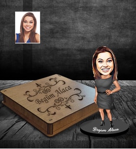 Kişiye Özel Patron Karikatürlü Ahşap Biblo Kutulu Bayan-18