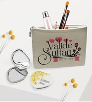 BK Gift Kişiye Özel Valide Sultan Keten Makyaj Çantası ve Kalp Ayna Hediye Seti-2 (Model 1)