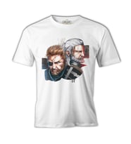 The Witcher - Geralt vs Solid Snake Beyaz Erkek Tshirt