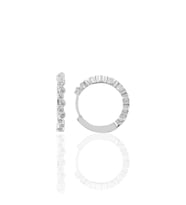 Söğütlü Silver Gümüş rodyumlu 17 mm sıra taşlı halka küpe