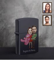 Kişiye Özel Sevgili Karikatürlü UV Baskılı Siyah Benzinli Çakmak Model 8