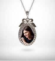 BK Gift Kişiye Özel Fotoğraflı Otantik Gümüş Yaldız Kolye Model 3