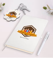 BK Gift Kişiye Özel Dünyanın En İyi Öğretmeni Beyaz Defter Kalem Ve Anahtarlık Hediye Seti-21 (Model 1)